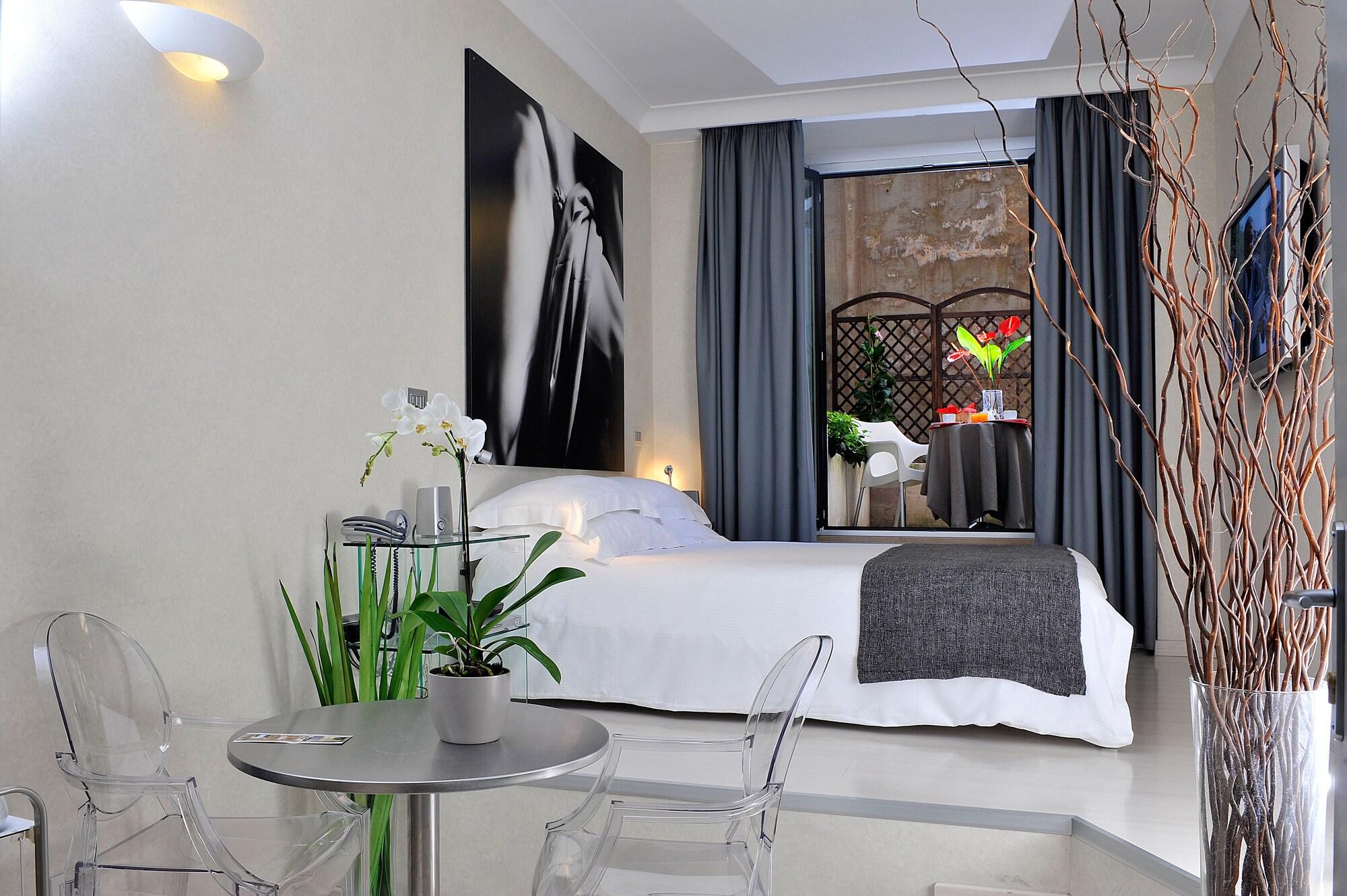 Pantheon Hotel 2*