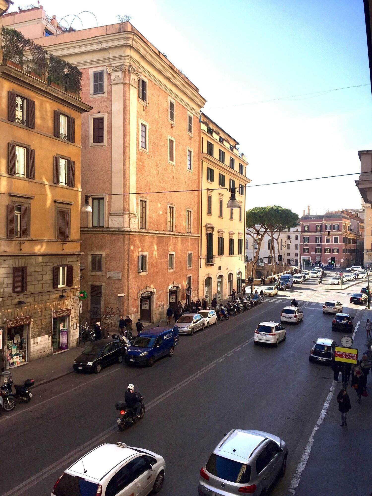 Pantheon Hotel 2*
