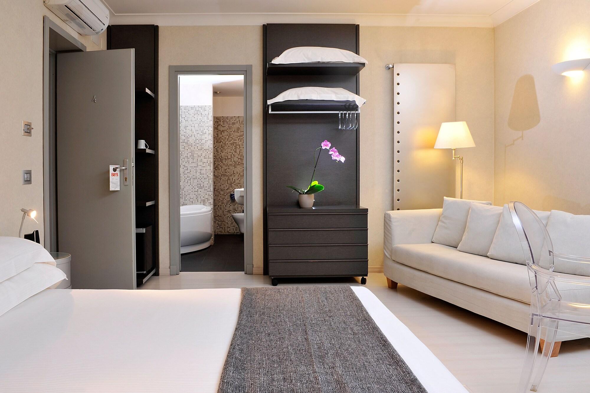 Pantheon Hotel 2*